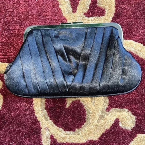 Women’s Black Silk-Like Evening Clutch Purse Bag Silver Tone Frame Lightweight - Picture 1 of 13